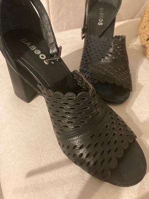 Women's Italian leather Badoos sandal new, black, size 40