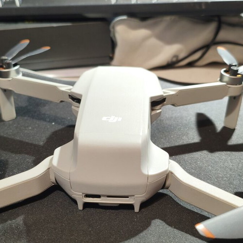 DJI Mini SE drone like new with 2.7K camera and USB Type-C