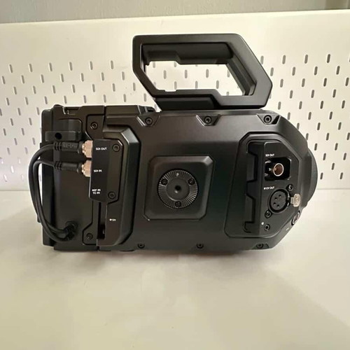 Blackmagic URSA Mini Pro 4.6K G2 like new, V-Mount ready kit
