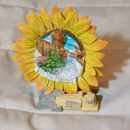 Sunflower souvenir decorative figurine from San Marinos new