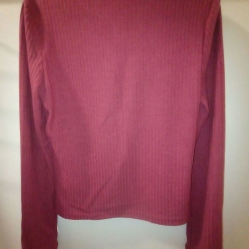 Ruby ribbed long-sleeve top new, size M with gift necklace
