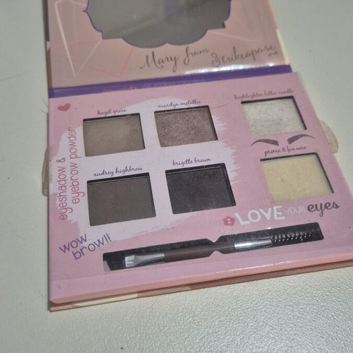 Essence eyeshadow and contouring palette
