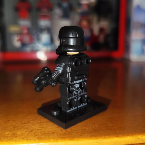 Shadow Stormtrooper figure like new with base and two blasters