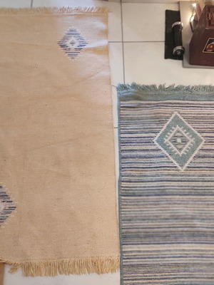 Rugs set of 2 reversible with beautiful colors, like new