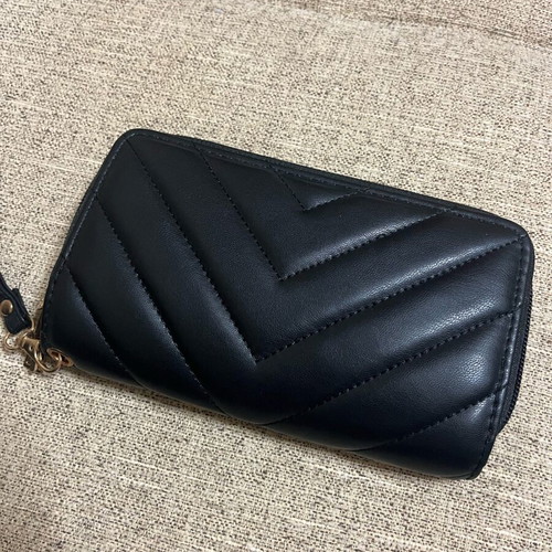 Black clutch wallet like new with wrist strap