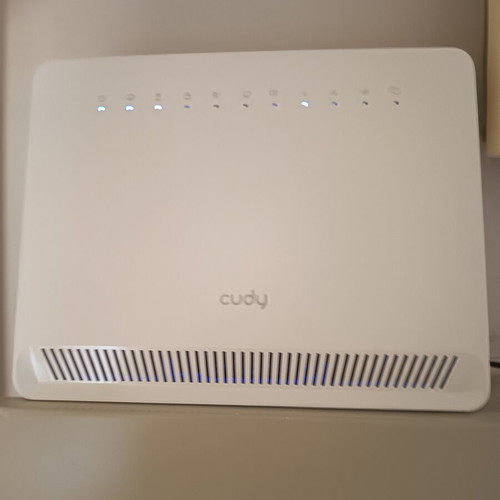 Cudy LT400V 4G WiFi router with nano SIM slot