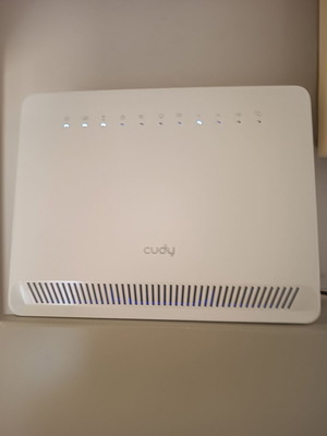 Cudy LT400V 4G WiFi router with nano SIM slot