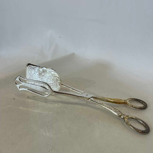 Vintage silver-plated serving tongs with embossed design, 21cm