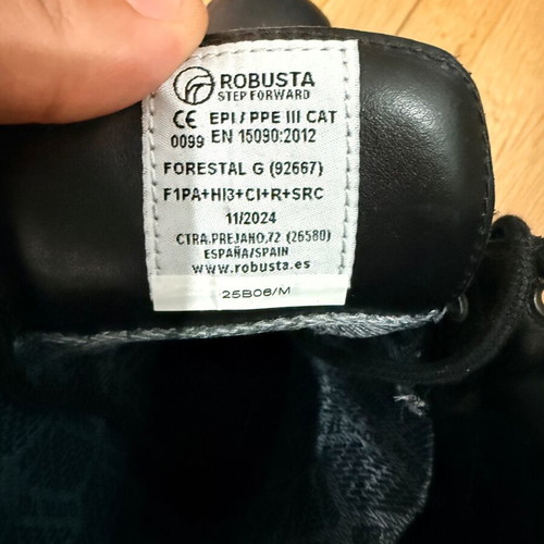 Robusta GoReTex boots size 42 new, black