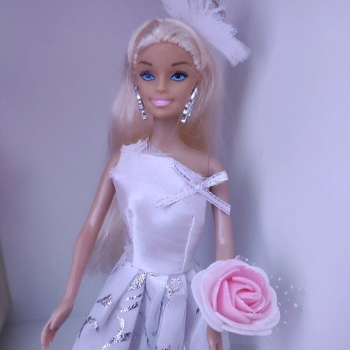 Bride doll like new