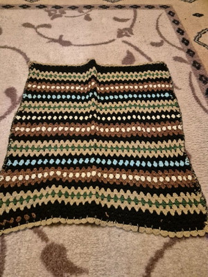 Square handmade woven rug like new, wool, knitted