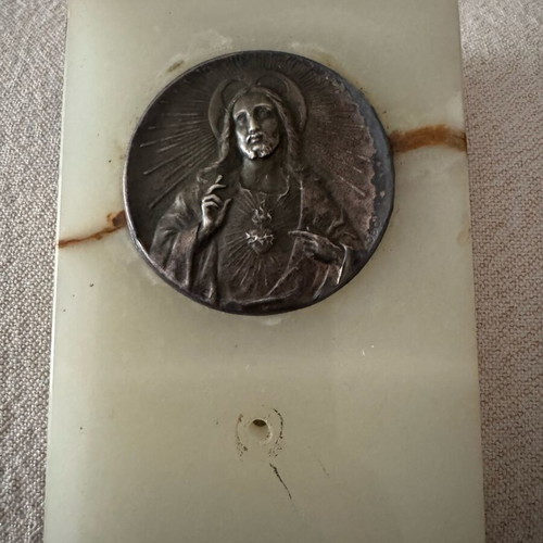 Metal image silver on marble used, wall mountable