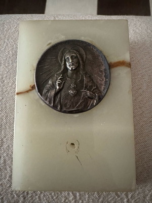 Metal image silver on marble used, wall mountable