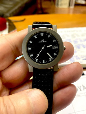 Titanium watch like new, black, 38mm with battery