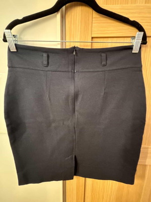 Skirt black size M like new