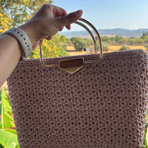 Knitted bag with pink gold thread like new