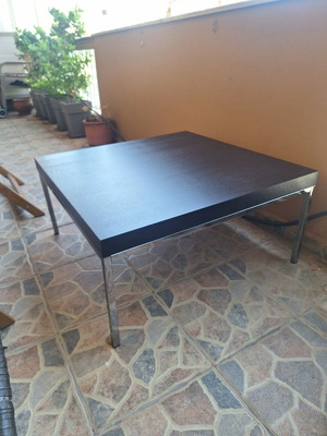 Τραπεζάκι σαλονιού IKEA, σκούρο καφέ καπλαμά, χρωμιωμένα πόδια