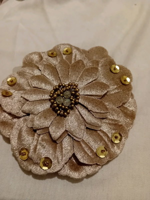 Velvet brooch new, beige with golden birds