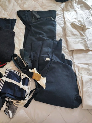 Военноморски униформи употребявани, зимни и летни с отличителни знаци и шапки