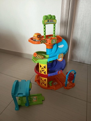 Vtech Toot-Toot Parking Tower garage playset like new