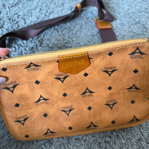 Eiffel crossbody bag like new, brown