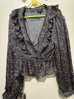 Milk & Honey floral cropped top like new, size L