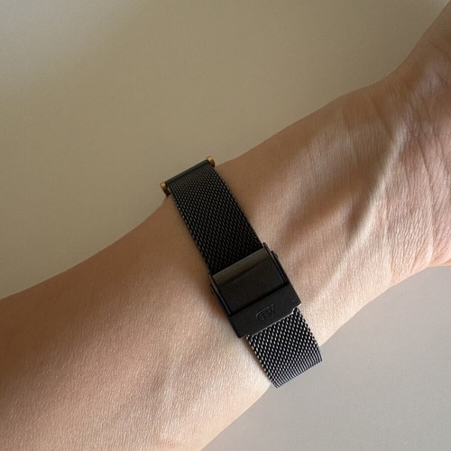 Daniel Wellington Petite Ashfield 32mm women's watch like new, black metal bracelet