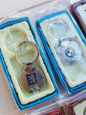 Σετ 8 μεταλλικά μπρελόκ αυτοκινήτου καινούργια με συσκευασία δώρου