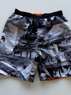 Παιδικό μαγιό surf μεταχειρισμένο για 9-10 ετών, μαύρο και γκρι