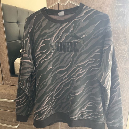 Puma women's sweatshirt like new, size M