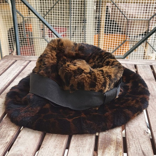 Vintage leopard fur hat like new