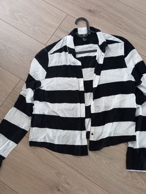 H&M shirt size 34 black and white like new