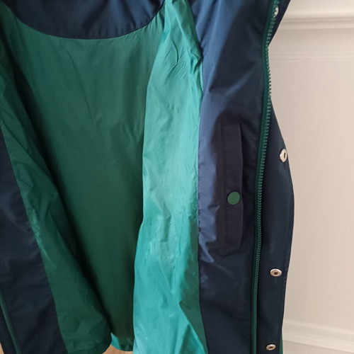 Windbreaker jacket size large like new, green, lightweight