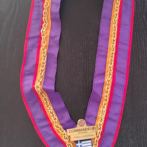 Medal with purple ribbon used, CPMMANDEUR distinction of CHAINE DES ROTISSEURS