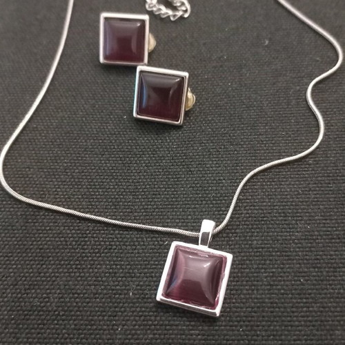 Jewelry set new, purple stone and silver pendant and earrings