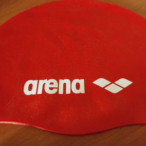 Children's goggles and Arena swim cap like new