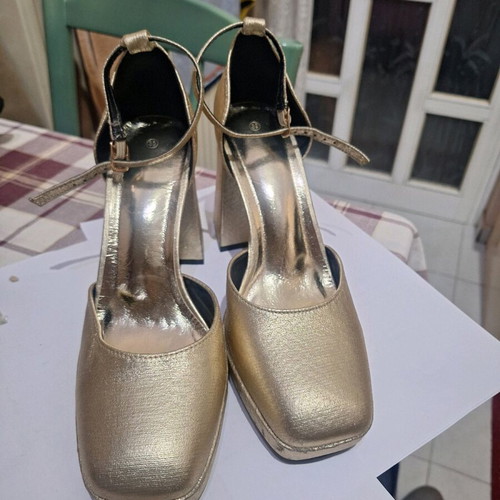 Heels with platform gold like new, thick heel