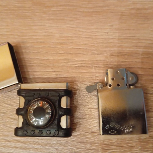 Oil lighter windproof with decorative compass new