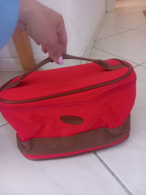 Cosmetic bag like new with mirror and capacity