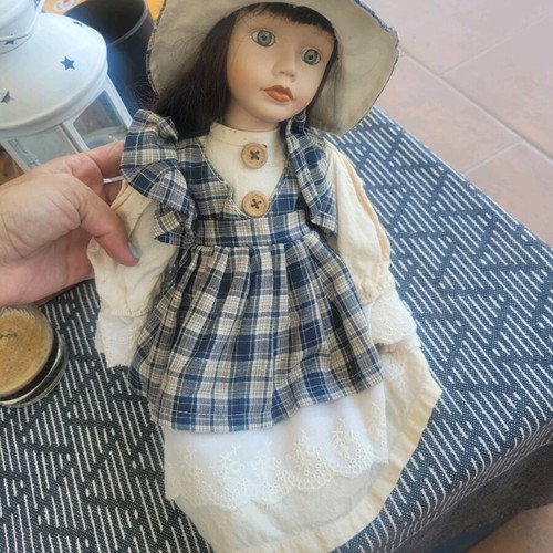 Porcelain doll large 15 years old (30 cm) like new