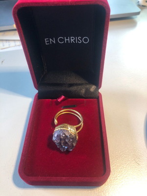 Ring with natural amethyst adjustable size, purple and gold