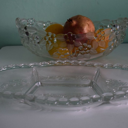 Vintage glass fruit bowl and nut tray set like new