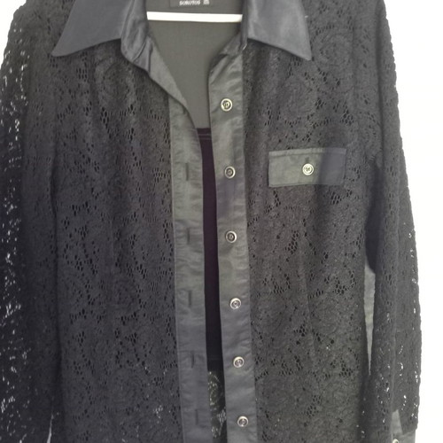 Women's winter black shirt with lace and velvet bust like new, size L