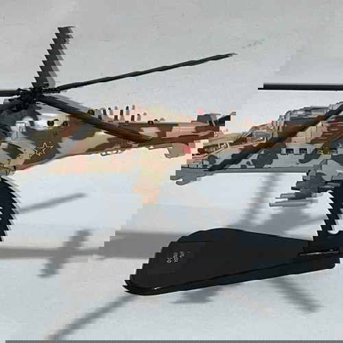 МОДЕЛ НА РУСКИ ХЕЛИКОПТЕР MI 24 СКАЛА 1/100