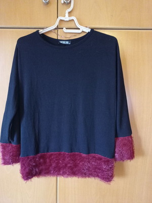 Women's blouse Noice with burgundy faux fur details, new, size M