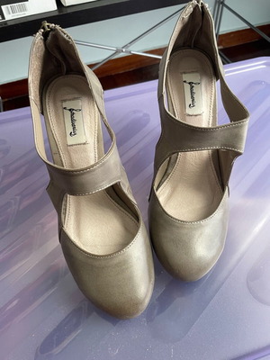 Stradivarius high heels like new with back zipper, gray, size 38
