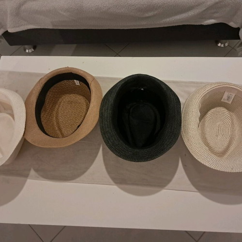 Hats medium size, like new, black and beige, set of 4
