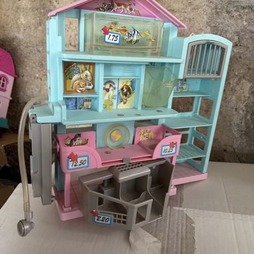 Mattel Barbie veterinary clinic used in good condition