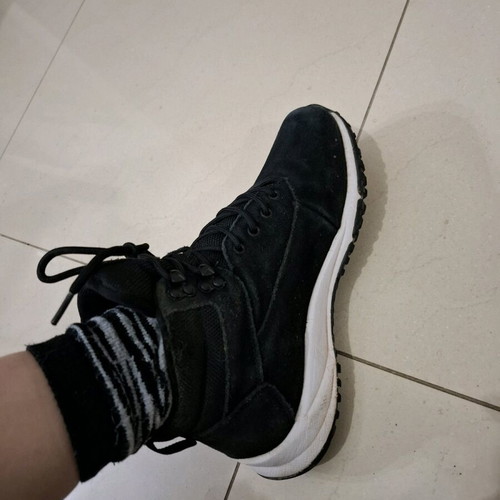 4F hiking shoes black like new size 40