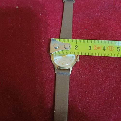 Candy 17 Rubis wristwatch like new, mechanical, gold case